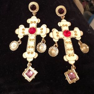 🌺 GORGEOUS RUNWAY ENAMELED EARRINGS; White & long